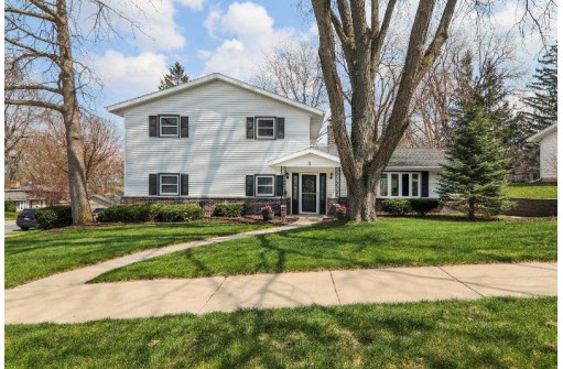 1 Quarterdeck Drive, Madison, WI 53705