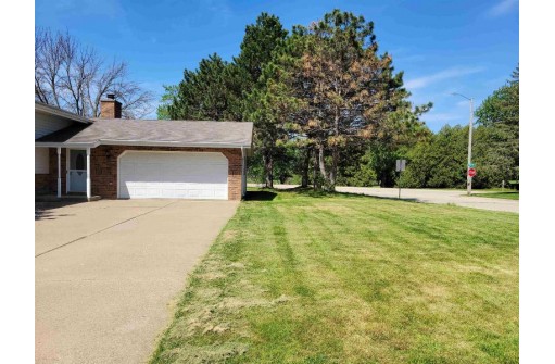 1480 Country Club Court, Platteville, WI 53818