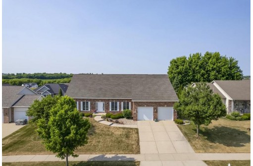 2246 Stonehaven Drive, Sun Prairie, WI 53590