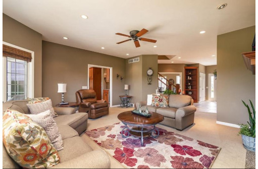 2246 Stonehaven Drive, Sun Prairie, WI 53590