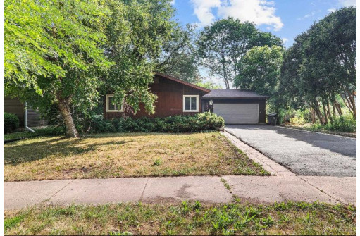 1605 Golden Oak Lane, Madison, WI 53711