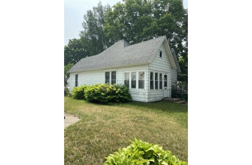 134 S Michigan Street, Prairie Du Chien, WI 53821