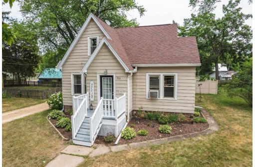 736 Ridge Street, Baraboo, WI 53913