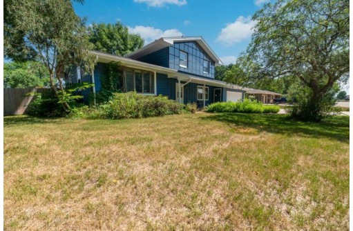 1012 Hillview Road, Black Earth, WI 53515