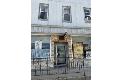 142-144 E Oak Street, Juneau, WI 53039