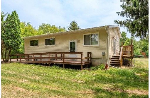 S1182 E Redstone Drive, La Valle, WI 53941