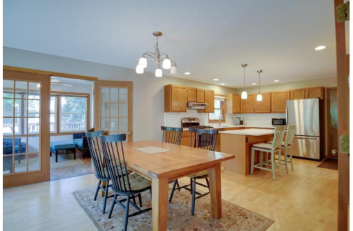 22 Oak Glen Court, Madison, WI 53717