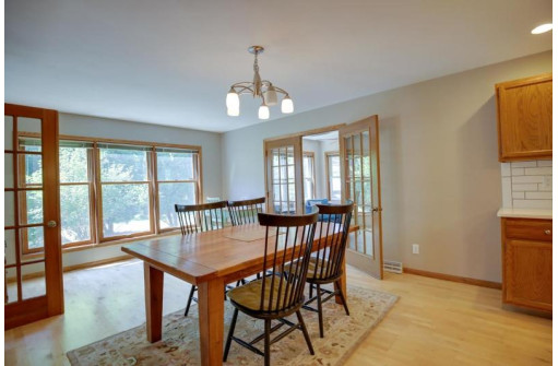 22 Oak Glen Court, Madison, WI 53717