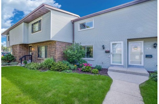 6 Grand Canyon Drive, Madison, WI 53705