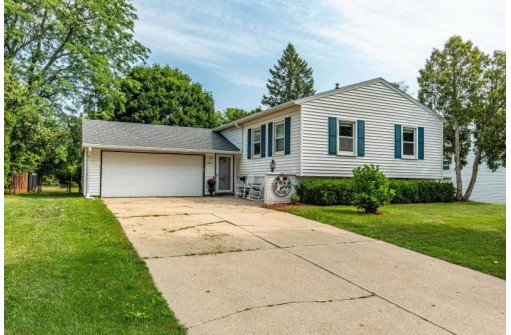 6910 Donna Drive, Middleton, WI 53562