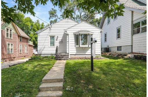 1736 Schlimgen Avenue, Madison, WI 53704