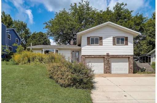 413 8th Street, New Glarus, WI 53574