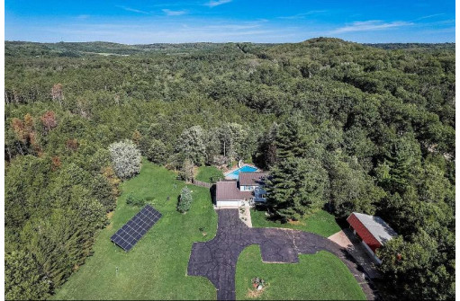 S3688 Evergreen Road, Baraboo, WI 53913