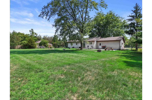 4710 W Greenfield Road, Janesville, WI 53548