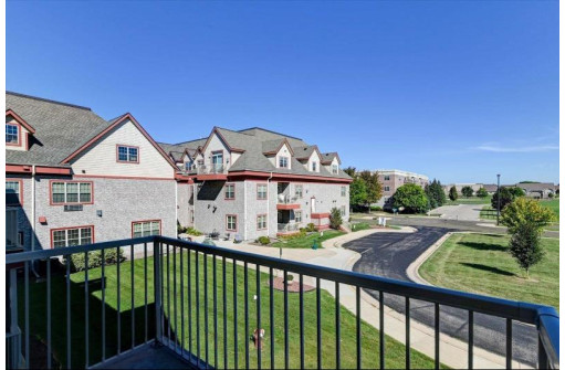 945 Old Glory Way 203, Sun Prairie, WI 53590