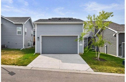 620 Hillcrest Drive, Waunakee, WI 53597