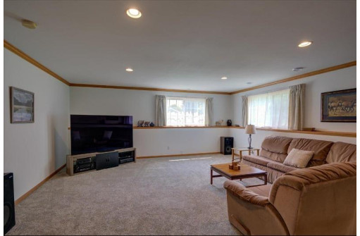 6273 Irving Drive, Sun Prairie, WI 53590-9585