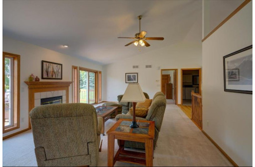 6273 Irving Drive, Sun Prairie, WI 53590-9585