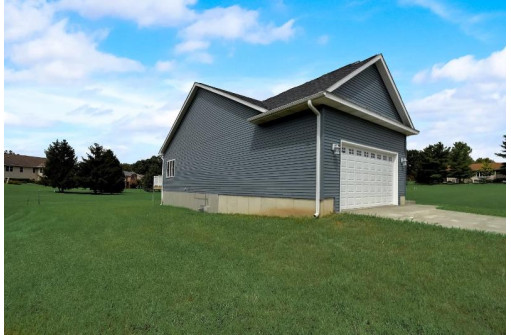 N6745 Clover Lane, Pardeeville, WI 53954