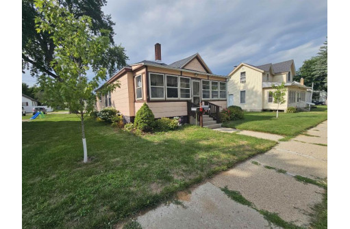 131 E Carroll Street, Portage, WI 53901