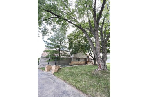 1014 S 6th Street, Prairie Du Chien, WI 53821