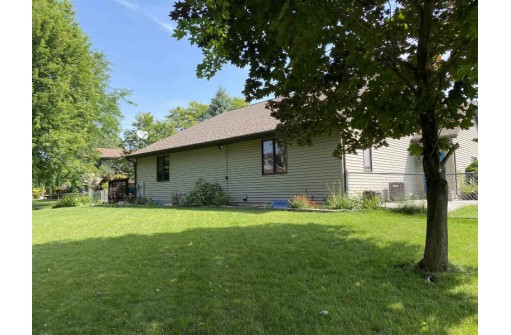 406 Trailside Drive, DeForest, WI 53532