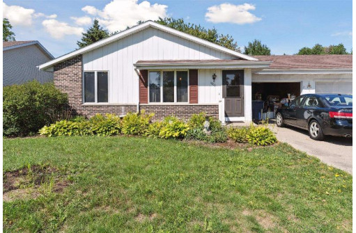 1003 N Wuthering Hills Drive, Janesville, WI 53546