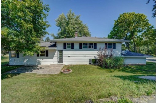 510 Village Drive, Belleville, WI 53508