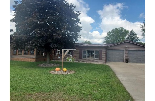 236 W Exchange Street, Lone Rock, WI 53556