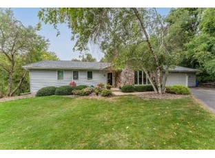 860 Iroquois Circle Baraboo, WI 53913