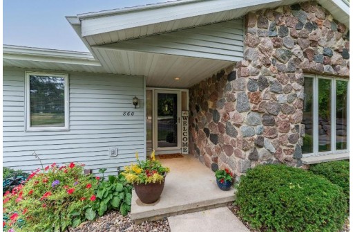 860 Iroquois Circle, Baraboo, WI 53913