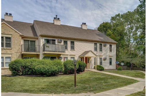 6788 Park Ridge Drive B, Madison, WI 53719