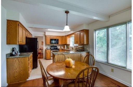 94 Oak Creek Trail, Madison, WI 53717