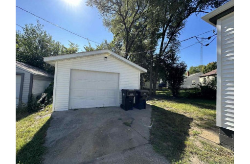 1724 Tremont Drive, Beloit, WI 53511-3827