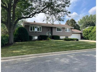 6610 Schneider Place McFarland, WI 53558