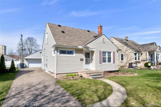 214 Charlevoix Street Clawson, MI 48017