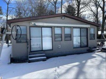 4258 E Cedar Lake Drive Greenbush, MI 48738