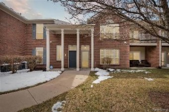 5105 Chesapeake Circle Walled Lake, MI 48390