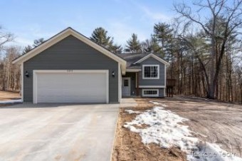 2011 Limberlost Lane Allegan, MI 49010