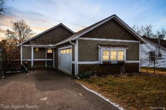 4746 Clinton Drive Clarkston, MI 48346