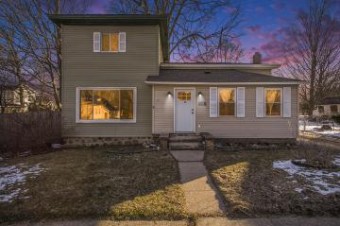 215 S Sherwood Avenue Plainwell, MI 49080