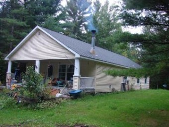 2352 Del Road Levering, MI 49755