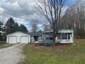 37 Estelle Gaylord, MI 49735