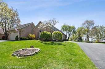 4552 Golf View Drive Brighton, MI 48116