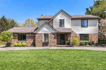 1608 Hartland Woods Drive Howell, MI 48843