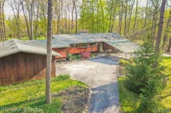 3585 Grapevine Trail Clarkston, MI 48348