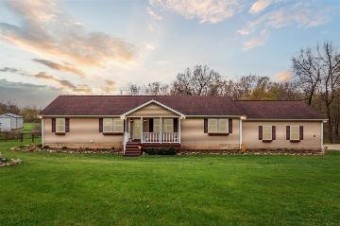 2979 Genesee Road Jonesville, MI 49250