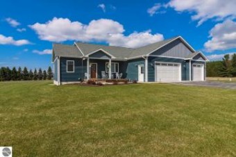 5673 Timber Flats Drive Kingsley, MI 49649