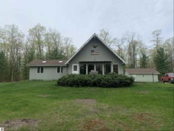 8167 N Loxley Road Roscommon, MI 48653