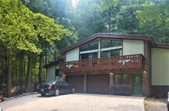 6076 Foothills Trail Gaylord, MI 49735